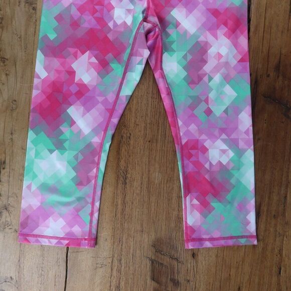 REEBOK PINK & GREEN GEOMETRIC PRINT WIDE WAISTBAND WITH POCKET CAPRI LEGGINGS - Picture 4 of 8